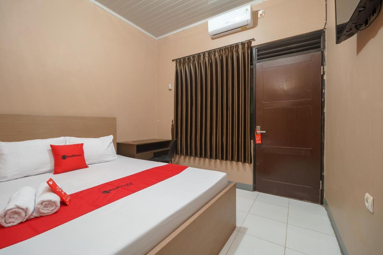 Reddoorz Syariah Near Siloam Hospitals Bulak Kapal Hotell Bekasi Exteriör bild