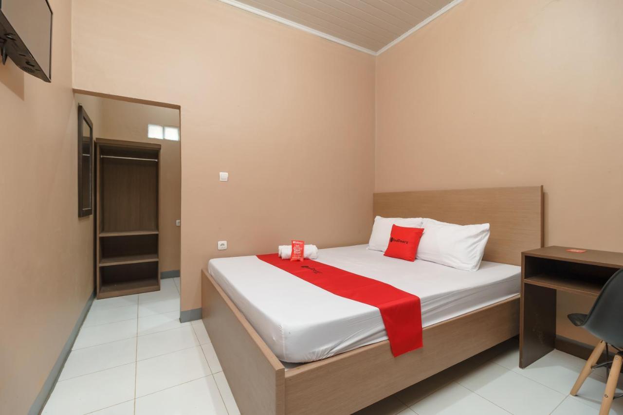 Reddoorz Syariah Near Siloam Hospitals Bulak Kapal Hotell Bekasi Exteriör bild