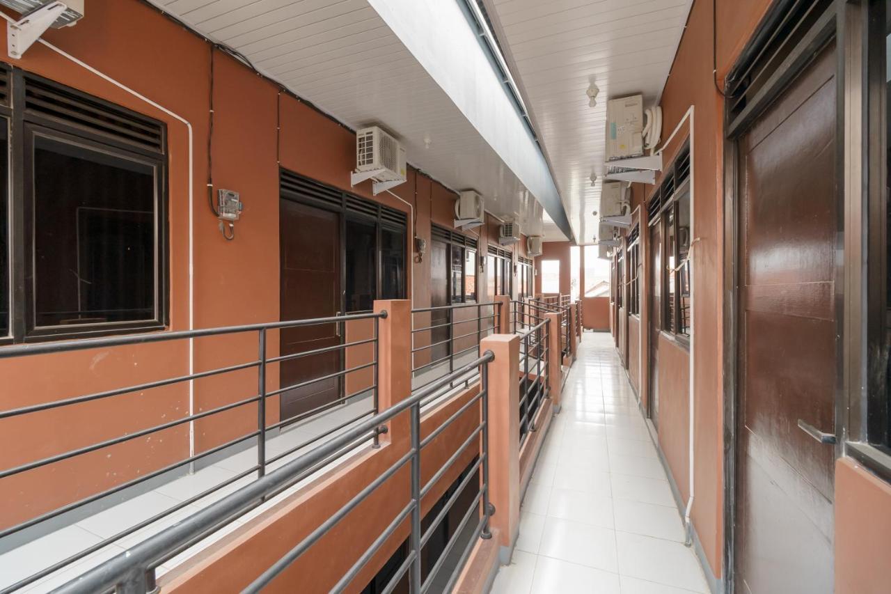 Reddoorz Syariah Near Siloam Hospitals Bulak Kapal Hotell Bekasi Exteriör bild